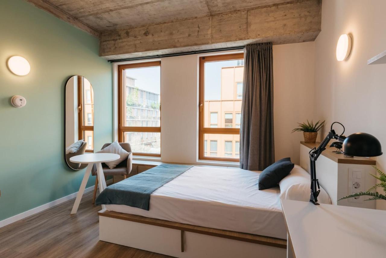 For Students Studying In Barcelona Only - Stunning Spacious Studios And Private Rooms At Pallars Student Accommodation ภายนอก รูปภาพ