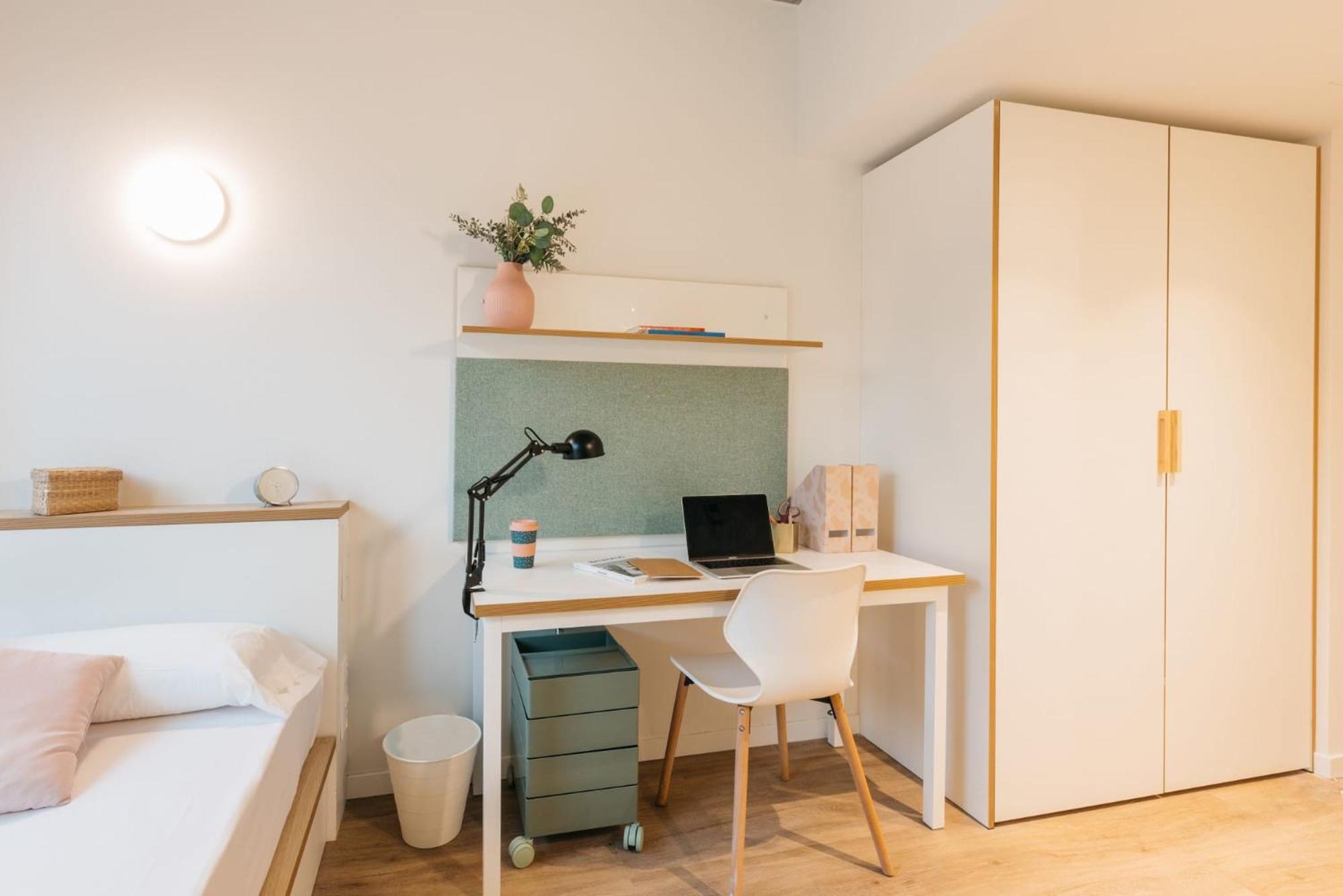 For Students Studying In Barcelona Only - Stunning Spacious Studios And Private Rooms At Pallars Student Accommodation ภายนอก รูปภาพ